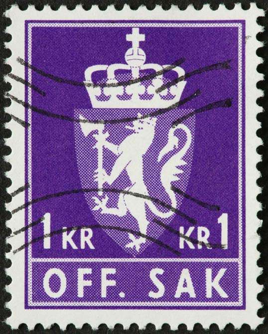 Scan of a Norwegian postage stamp featuring a white coat of arms design on a purple background.