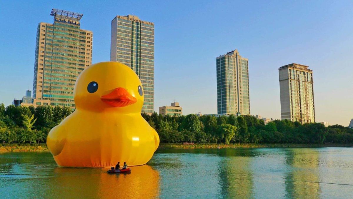 Giant inflatable ducky